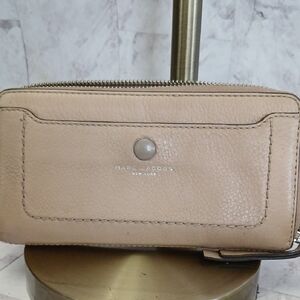 Marc Jacobs Light Beige Leather Zip-Around Card Wallet